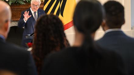 undespräsident Frank-Walter Steinmeier spricht bei einem Empfang für die Stipendiatinnen und Stipendiaten von «Afrika kommt!», einer Initiative der Deutschen Wirtschaft für Führungsnachwuchs aus Afrika. 