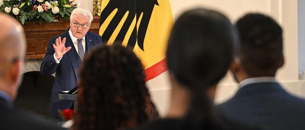 undespräsident Frank-Walter Steinmeier spricht bei einem Empfang für die Stipendiatinnen und Stipendiaten von «Afrika kommt!», einer Initiative der Deutschen Wirtschaft für Führungsnachwuchs aus Afrika.