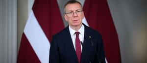 Edgars Rinkevics, Präsident von Lettland, äußert sich bei einer Pressekonferenz mit Bundespräsident Steinmeier im Amtssitz des Präsidenten.