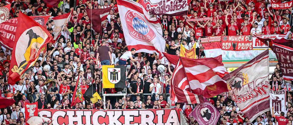 Erschwerte Anreisebedingungen für Bayern-Fans in Paris. (Archivbild)