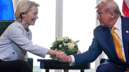 Beim Abschluss des Abkommens in Schottland strahlte EU-Kommissionspräsidentin Ursula von der Leyen. (Archivbild)