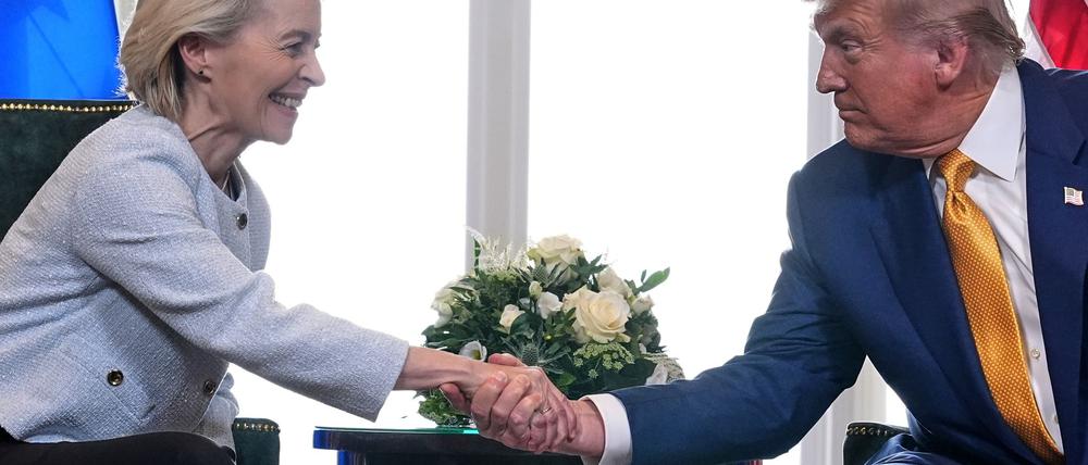 Beim Abschluss des Abkommens in Schottland strahlte EU-Kommissionspräsidentin Ursula von der Leyen. (Archivbild)