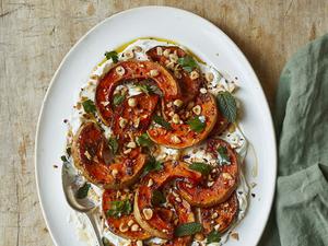 Fotos aus dem Kochbuch "How to Cook" (Kunstmann 2025): Labneh, Labneh mit Kürbis und Gnocchi