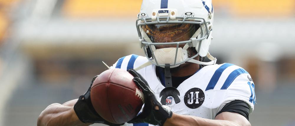 2. November 2025; Pittsburgh: Adonai Mitchell der Indianapolis Colts wärmt sich vor einem Spiel im Stadium auf.