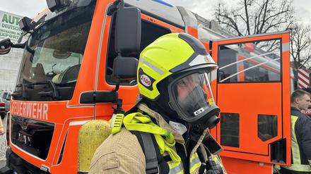 Die Berliner Feuerwehr ist in Reinickendorf wegen eines Brandes in einem Gebäude im Einsatz.