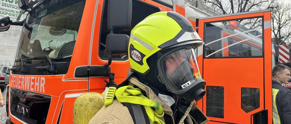 Die Berliner Feuerwehr ist in Reinickendorf wegen eines Brandes in einem Gebäude im Einsatz.
