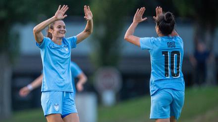 Freude bei Viktoria: Für die nächsten zwei Spielzeiten hat der Verein ausgesorgt und will jetzt in die Bundesliga.