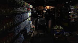 Ein Supermarkt in Charkiw, nach einem Stromausfal 16. Oktober 2025.