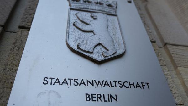 Zwei Männer sind wegen Geiselnahme und Nötigung angeklagt. (Symbolbild)