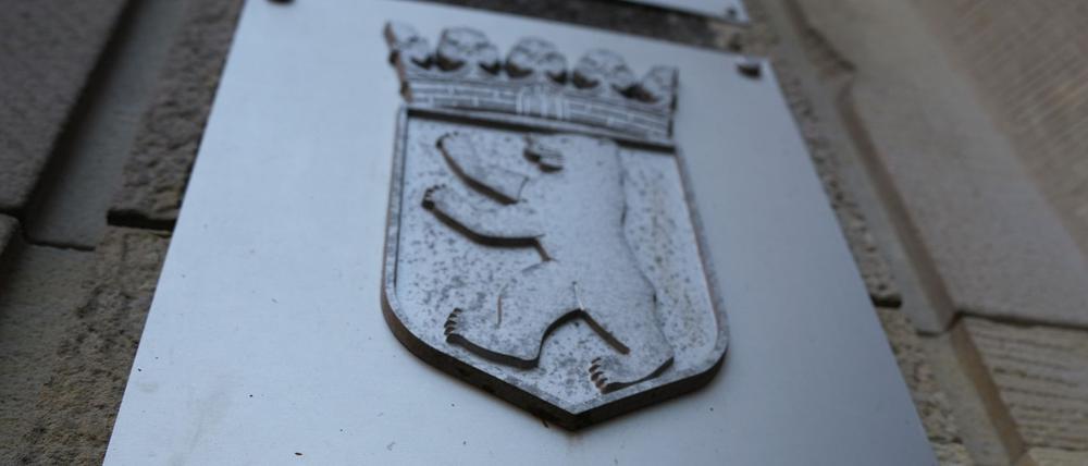 Zwei Männer sind wegen Geiselnahme und Nötigung angeklagt. (Symbolbild)