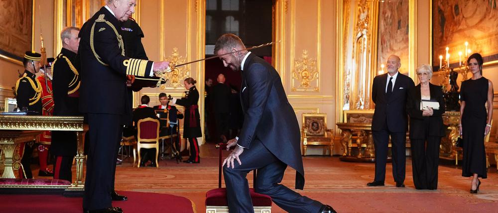 David Beckham wurde zum Ritter geschlagen.