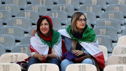 Frauen in Fußballstadien sind im Iran keine Selbstverständlichkeit. (Archivbild)