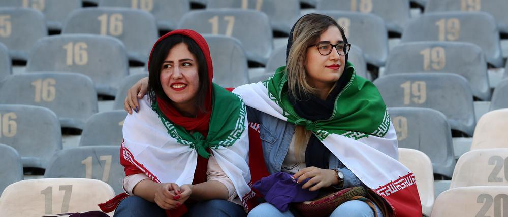 Frauen in Fußballstadien sind im Iran keine Selbstverständlichkeit. (Archivbild)