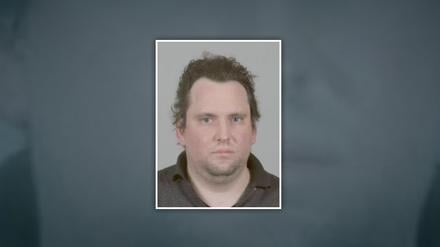 Die Polizei Berlin versucht mit der Veröffentlichung dieses Fotos einen unbekannten Toten zu identifizieren.