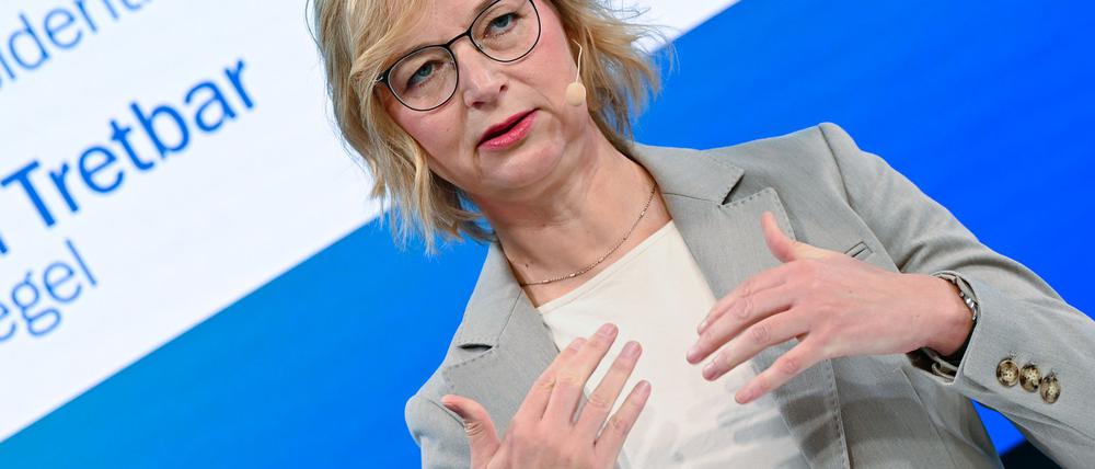 Die thüringische Finanzministerin Katja Wolf (BSW) plädiert für eine „Mischung aus sehr großer Vorsicht, aber auch Gelassenheit“ im Umgang mit der AfD.