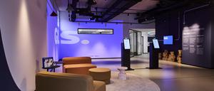 Geräumig und modern: im neuen Premium Paketshop von GLS können Kundinnen und Kunden die Zukunft des Paketversands erleben. // Weiterer Text über ots und www.presseportal.de/nr/118262 / Die Verwendung dieses Bildes für redaktionelle Zwecke ist unter Beachtung aller mitgeteilten Nutzungsbedingungen zulässig und dann auch honorarfrei. Veröffentlichung ausschließlich mit Bildrechte-Hinweis.