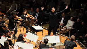 Teodor Currentzis und sein Riesenorchester spielen „Ring ohne Worte“. 