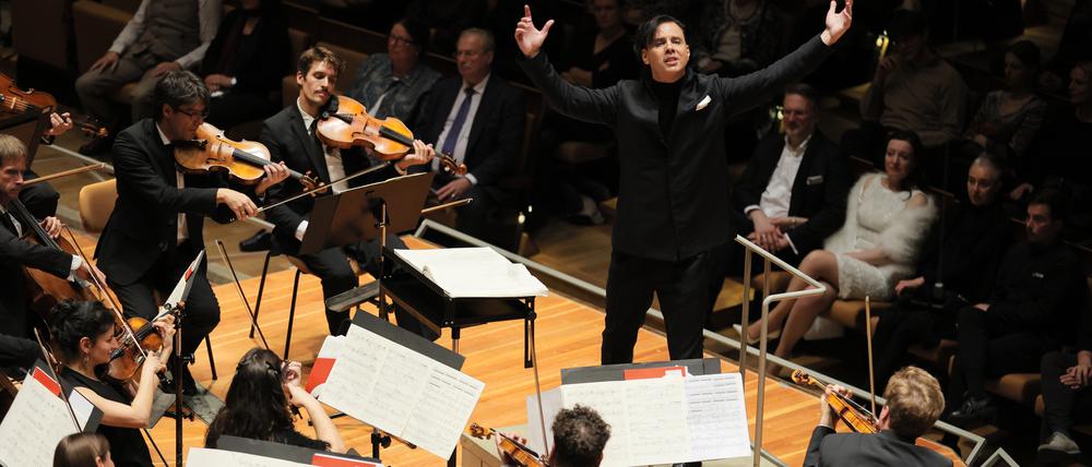 Teodor Currentzis und sein Riesenorchester spielen „Ring ohne Worte“. 