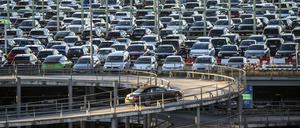 Im Konsumbereich verzeichnet Deutschland Zunahmen im Pkw-Bestand, im Flugverkehr und bei Privatjets.