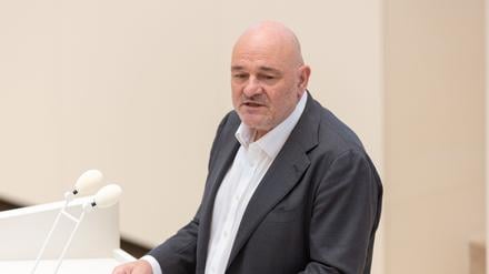 Das Kabinett um Brandenburgs Finanzminister Robert Crumbach hat Weichen für das Sondervermögen Infrastruktur des Bundes in Brandenburg gestellt (Archivbild).