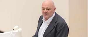 Das Kabinett um Brandenburgs Finanzminister Robert Crumbach hat Weichen für das Sondervermögen Infrastruktur des Bundes in Brandenburg gestellt (Archivbild).