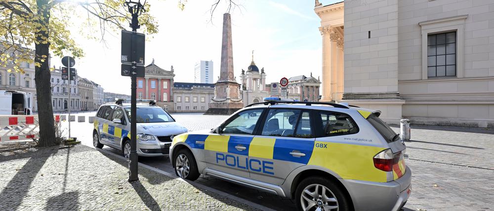 Autos wurden am Set in Potsdam mit der Aufschrift „Police“ bedruckt.