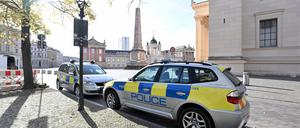 Autos wurden am Set in Potsdam mit der Aufschrift „Police“ bedruckt.