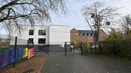 Schulfördervereine stehen für einen wesentlichen Teil des Spendenaufkommens an die Landeshauptstadt. Allein der Förderverein des Humboldt-Gymnasiums sammelte 2023 und 2024 knapp 50.000 Euro.