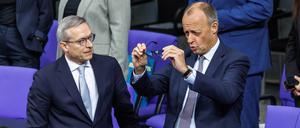 In der Wirtschaft richten sich die Blicke am Mittwoch auf Digitalminister Karsten Wildberger und Bundeskanzler Friedrich Merz (beide CDU): Im Kabinett sollen vor allem Gesetze zum Bürokratieabbau beschlossen werden. 