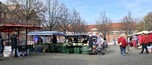 Wochenmarkt auf dem Bassinplatz.