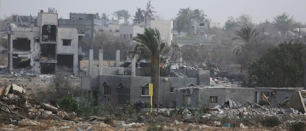 Trümmer an der „gelben Linie“, die israelische Soldaten und die Hamas trennt.  