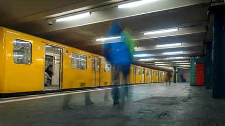 Ein U-Bahnhof in Berlin. Bis 2040 sollen mehr als vier Millionen Menschen in der Hauptstadt leben. (Symbolbild)