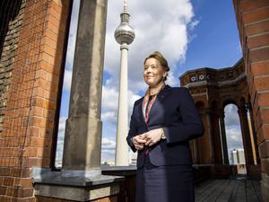 Die Regierende Bürgermeisterin Franziska Giffey posiert für ein Bild im Roten Rathaus in Berlin am 4. April 2023. Franziska Giffey *** Governing Mayor Franziska Giffey poses for a picture at the Red City Hall in Berlin on April 4, 2023 Franziska Giffey.