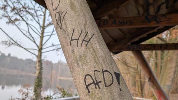 Ein Herz für die AfD: Schmierereien im Berliner Speckgürtel.