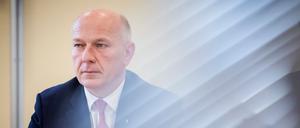 Berlins Regierender Bürgermeister Kai Wegner (CDU) fordert eine Randbebauung des Tempelhofer Felds.    
