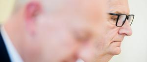 Berlins Regierender Bürgermeister Kai Wegner (CDU) und Brandenburgs Regierungschef Dietmar Woidke (SPD) erläutern eine engere Zusammenarbeit in der Migrationspolitik.