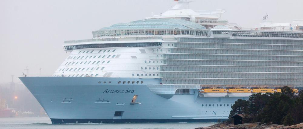 Die 66-Jährige war auf der „Allure of the Seas“ der Reederei Royal Caribbean von ihrem Balkon gestürzt. (Archivbild)