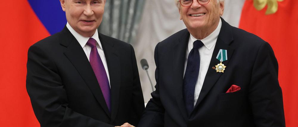 Trotz des andauernden Konflikts zwischen Russland und dem Westen hat Kremlchef Wladimir Putin dem deutschen Pianisten und Dirigenten Justus Frantz einen Orden verliehen.