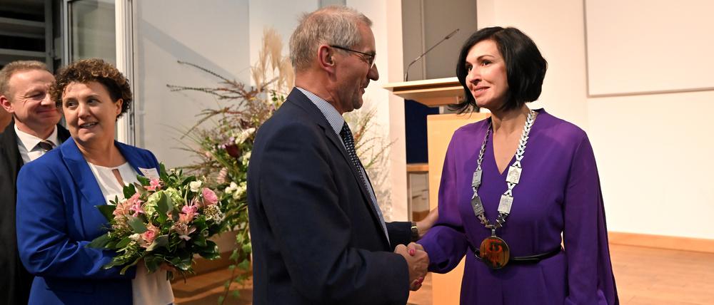 Auch Matthias Platzeck (SPD), ehemaliger Brandenburger Ministerpräsident und einstiger Potsdamer Oberbürgermeister, gratulierte Noosha Aubel.