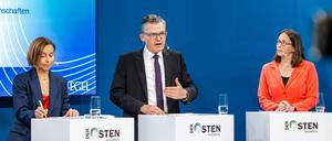 Roderich Kiesewetter (CDU, Mitte) forderte, Ost-Politik dürfe nicht länger Russland-Politik sein. 