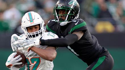 Sauce Gardner (r) wechselt zu den Indianapolis Colts.