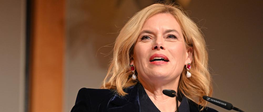 Bundestagspräsidentin Julia Klöckner hielt in Berlin eine Laudatio auf die Streetworkerin Sabine Constabel, die sich gegen Prostitution engagiert.