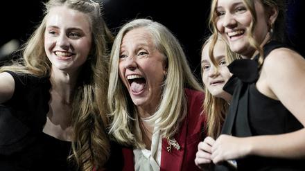 Die Demokratin Abigail Spanberger mit ihrer Familie. Sie gewann in Virginia.