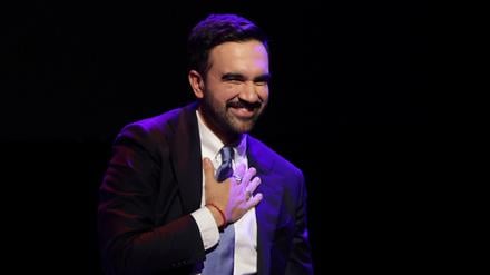 Zohran Mamdani spricht zu seinen Unterstützern.