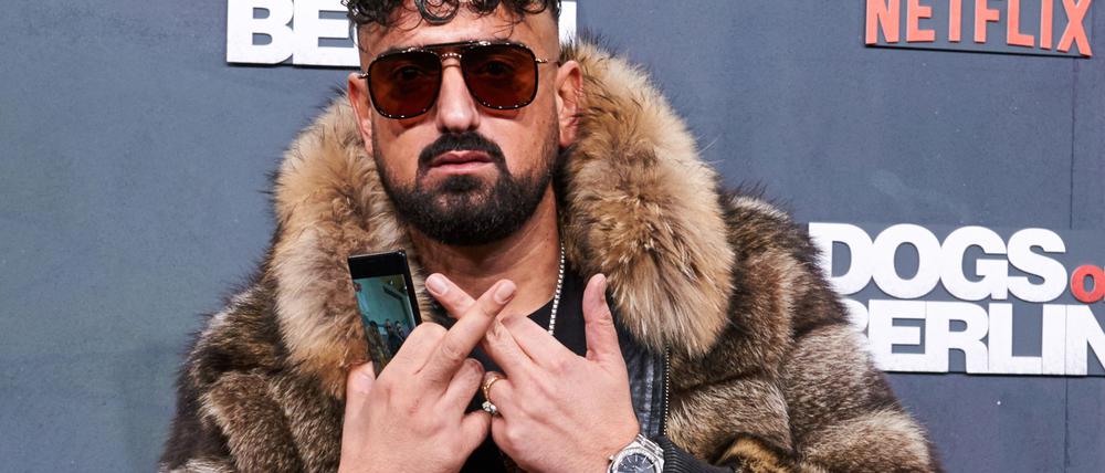 Bei Netflix ist eine vieldiskutierte Doku über den Rapper Haftbefehl zu sehen (Archivbild).