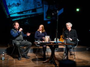 Die Reihe "Herz über Kopf" im Konzerthaus. Charly Hübner mit Rieke Havertz und Ted Schmitz (v.l.) Foto: Markus Werner