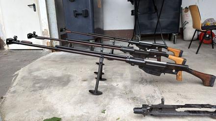 Ermittler entdecken in dem riesigen Waffenarsenal in Remscheid immer neue Verstecke. (Archivbild)