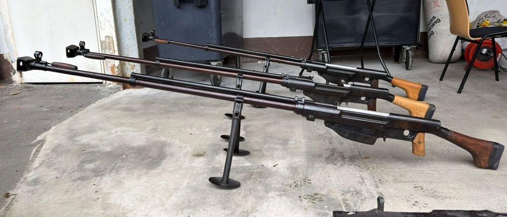 Ermittler entdecken in dem riesigen Waffenarsenal in Remscheid immer neue Verstecke. (Archivbild)