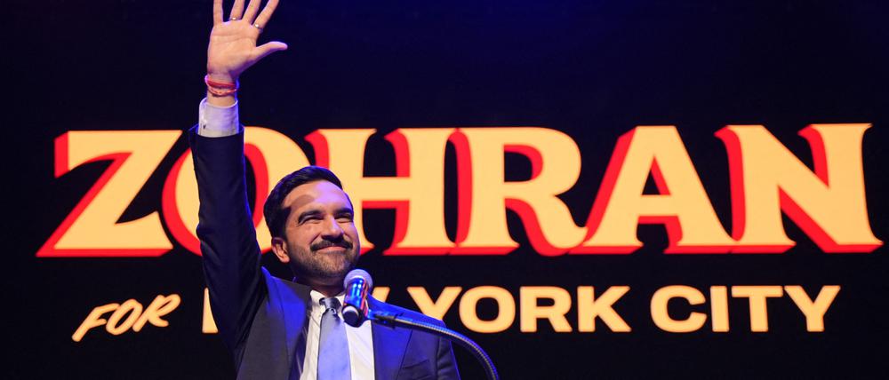 Zohran Mamdani gewinnt die Bürgermeisterwahl in New York. 