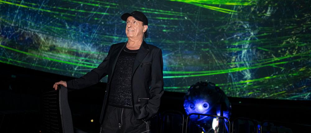 Völlig losgelöst. Peter Schilling liebt die Arbeit im Zeiss-Großplanetarium